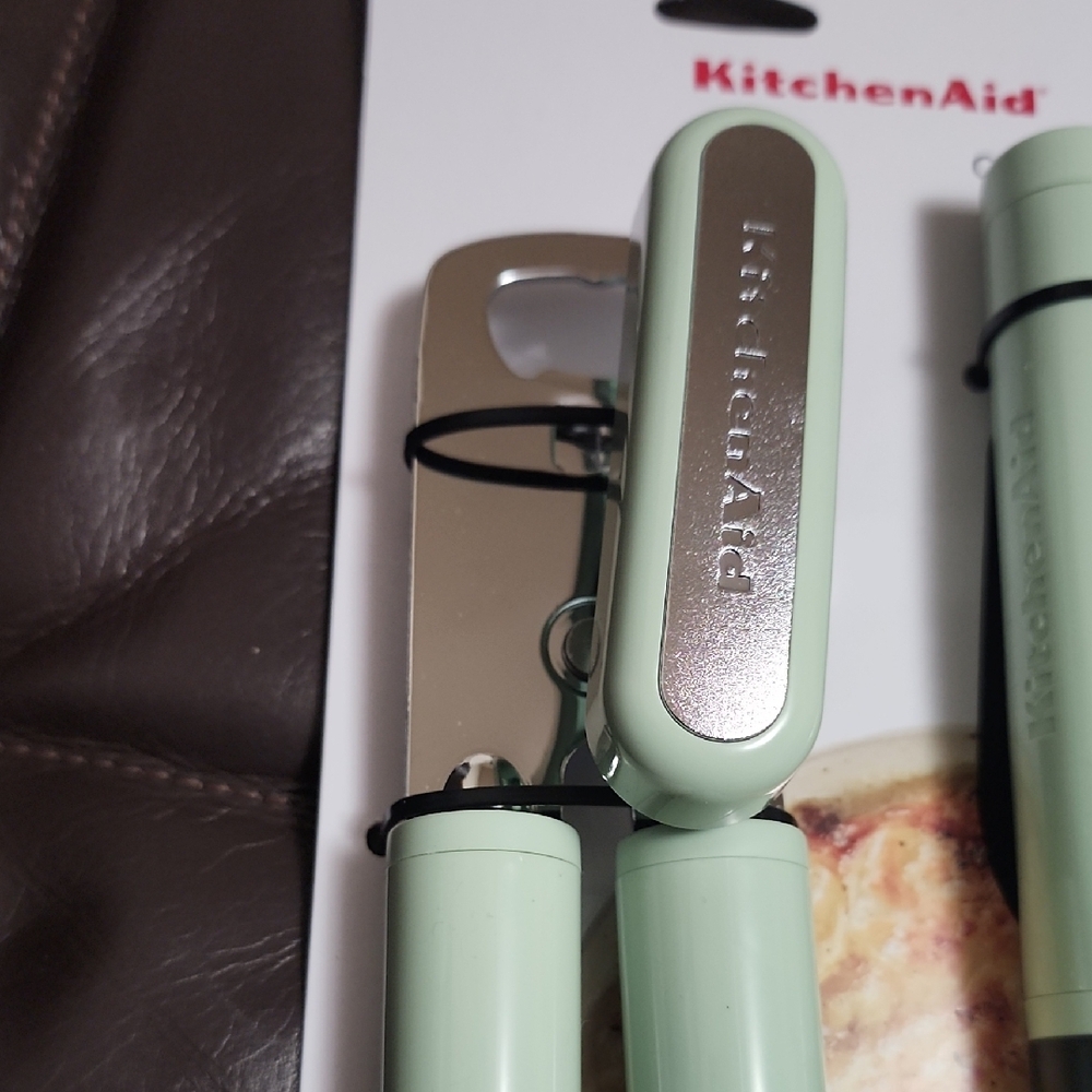 Brand New KitchenAid Mint Opener and Peeler Set - Picture 2 of 6